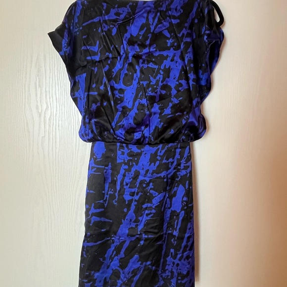 NWT Le Chateau Black and Blue Splatter Mini Dress - Picture 2 of 7